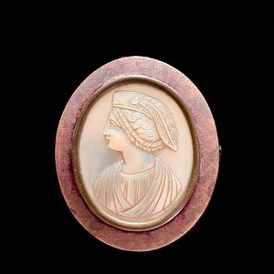 Antique cameo make up compact